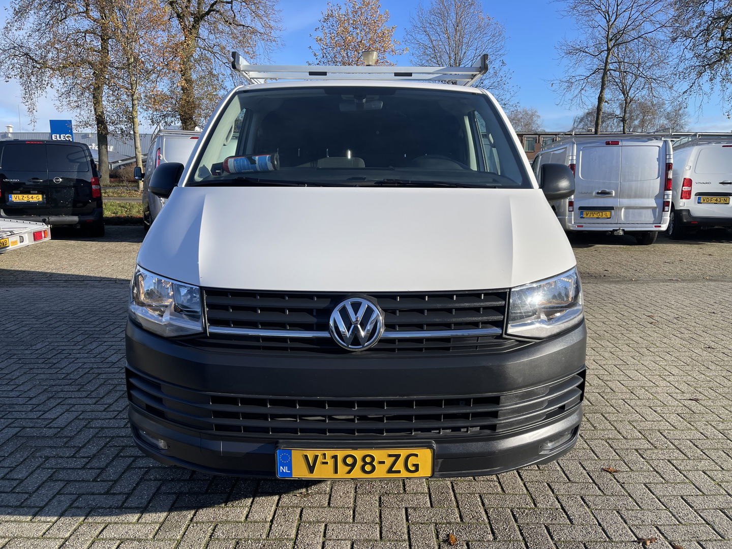 Volkswagen Transporter 2.0 TDI 102pk L1H1 Comfortline / vaste prijs rijklaar € 14.950 ex btw / bpm vrij / euro 6 diesel / Bott ingerichte laadruimte / airco / cruise / imperial / trekhaak !