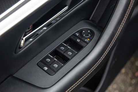 Mazda CX-60 2.5 e-SkyActiv PHEV Homura STOELVERWARMING / CARPLAY / DEALER AUTO / LEER