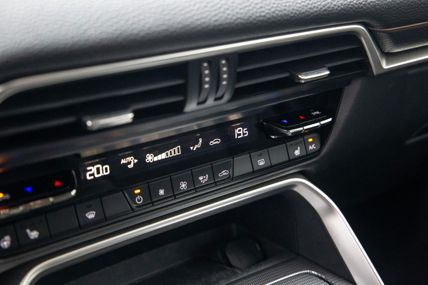 Mazda CX-60 2.5 e-SkyActiv PHEV Homura STOELVERWARMING / CARPLAY / DEALER AUTO / LEER