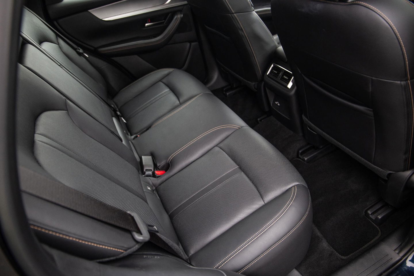 Mazda CX-60 2.5 e-SkyActiv PHEV Homura STOELVERWARMING / CARPLAY / DEALER AUTO / LEER