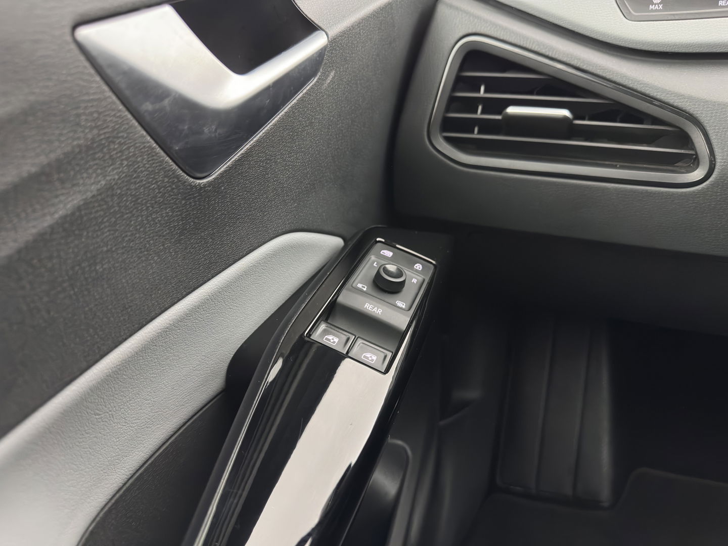 Volkswagen ID.3 First Max 58 kWh [ 3-Fase ] {SOH-91%} (INCL.BTW)  *PANO | HEAD-UP | ADAPTIVE-CRUISE | FULL-LED | BLIND-SPOT | CAMERA | KEYLESS | MICROFIBRE | AMBIENT-LIGHT | NAVI-FULLMAP | DAB+ | ECC | PDC | HEATED-SPORTSEATS | DIGI-COCKPIT | 20