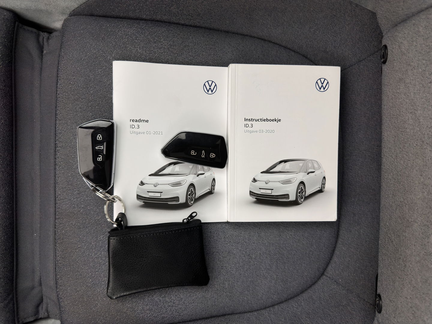 Volkswagen ID.3 First Max 58 kWh [ 3-Fase ] {SOH-91%} (INCL.BTW)  *PANO | HEAD-UP | ADAPTIVE-CRUISE | FULL-LED | BLIND-SPOT | CAMERA | KEYLESS | MICROFIBRE | AMBIENT-LIGHT | NAVI-FULLMAP | DAB+ | ECC | PDC | HEATED-SPORTSEATS | DIGI-COCKPIT | 20