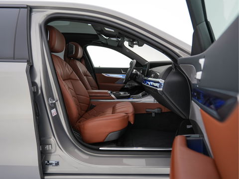 BMW i7 eDrive50 106 kWh M-Sportpack [ 3-Fase ] {SOH-97%} (INCL.BTW) *PANO | HEAD-UP | LUXURY-LEATHER | FULL-LED | BLIND-SPOT | BOWERS&WILKINS | MEMORY-PACK | TOP-VIEW | VENTILATED/HEATED-COMFORTSEATS | SOFT-CLOSE | WIDE-SREEN-DIGICOCKPIT | KEYLESS