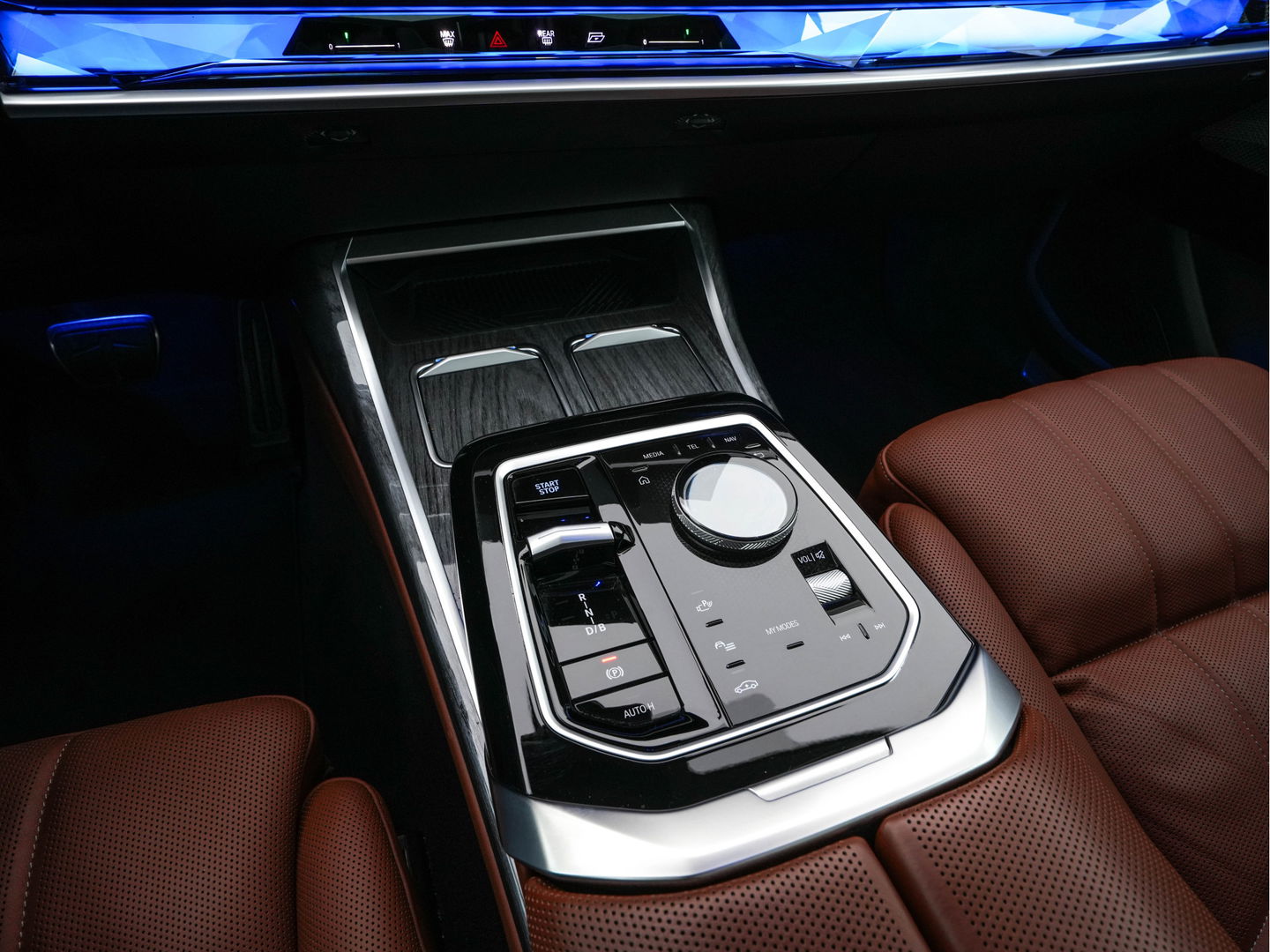 BMW i7 eDrive50 106 kWh M-Sportpack [ 3-Fase ] {SOH-97%} (INCL.BTW) *PANO | HEAD-UP | LUXURY-LEATHER | FULL-LED | BLIND-SPOT | BOWERS&WILKINS | MEMORY-PACK | TOP-VIEW | VENTILATED/HEATED-COMFORTSEATS | SOFT-CLOSE | WIDE-SREEN-DIGICOCKPIT | KEYLESS