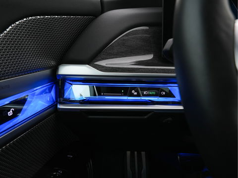 BMW i7 eDrive50 106 kWh M-Sportpack [ 3-Fase ] {SOH-97%} (INCL.BTW) *PANO | HEAD-UP | LUXURY-LEATHER | FULL-LED | BLIND-SPOT | BOWERS&WILKINS | MEMORY-PACK | TOP-VIEW | VENTILATED/HEATED-COMFORTSEATS | SOFT-CLOSE | WIDE-SREEN-DIGICOCKPIT | KEYLESS