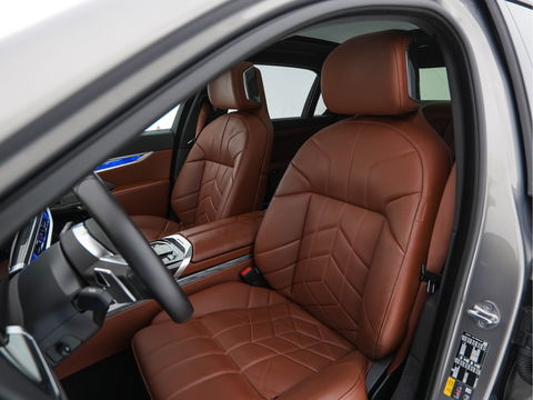 BMW i7 eDrive50 106 kWh M-Sportpack [ 3-Fase ] {SOH-97%} (INCL.BTW) *PANO | HEAD-UP | LUXURY-LEATHER | FULL-LED | BLIND-SPOT | BOWERS&WILKINS | MEMORY-PACK | TOP-VIEW | VENTILATED/HEATED-COMFORTSEATS | SOFT-CLOSE | WIDE-SREEN-DIGICOCKPIT | KEYLESS