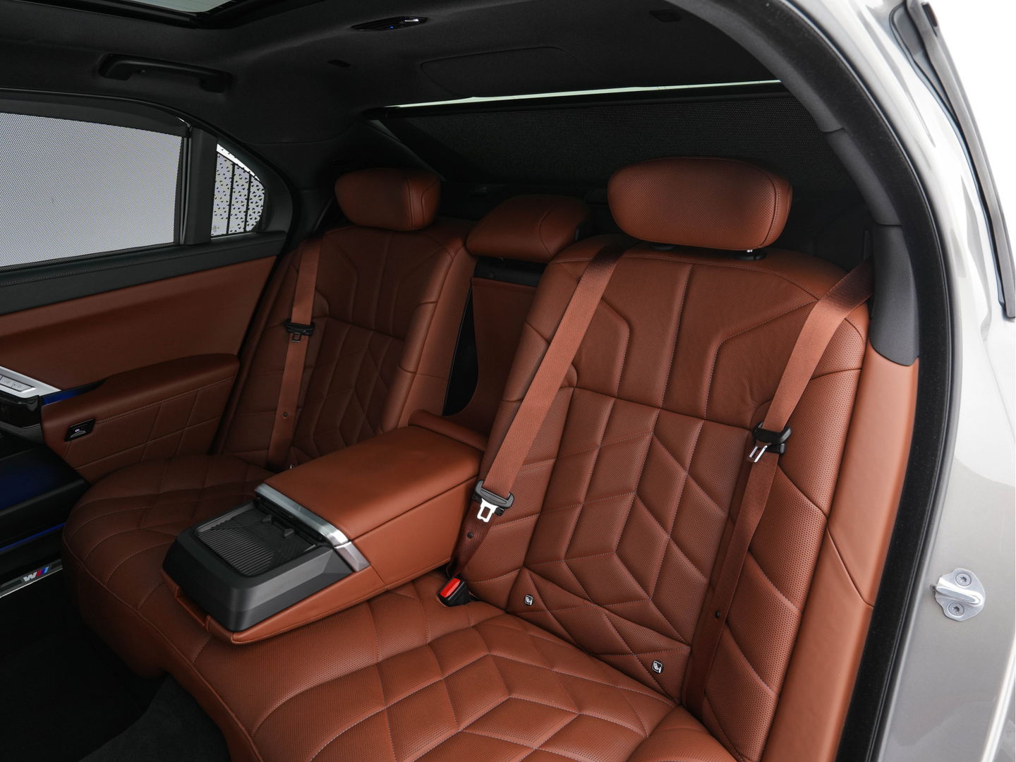 BMW i7 eDrive50 106 kWh M-Sportpack [ 3-Fase ] {SOH-97%} (INCL.BTW) *PANO | HEAD-UP | LUXURY-LEATHER | FULL-LED | BLIND-SPOT | BOWERS&WILKINS | MEMORY-PACK | TOP-VIEW | VENTILATED/HEATED-COMFORTSEATS | SOFT-CLOSE | WIDE-SREEN-DIGICOCKPIT | KEYLESS