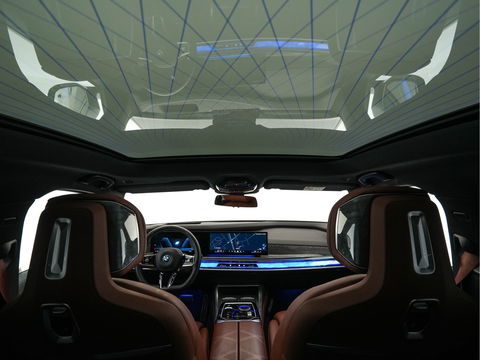 BMW i7 eDrive50 106 kWh M-Sportpack [ 3-Fase ] {SOH-97%} (INCL.BTW) *PANO | HEAD-UP | LUXURY-LEATHER | FULL-LED | BLIND-SPOT | BOWERS&WILKINS | MEMORY-PACK | TOP-VIEW | VENTILATED/HEATED-COMFORTSEATS | SOFT-CLOSE | WIDE-SREEN-DIGICOCKPIT | KEYLESS
