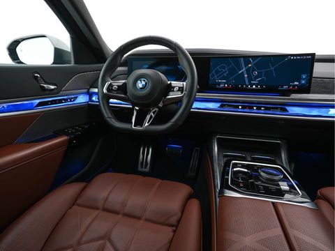 BMW i7 eDrive50 106 kWh M-Sportpack [ 3-Fase ] {SOH-97%} (INCL.BTW) *PANO | HEAD-UP | LUXURY-LEATHER | FULL-LED | BLIND-SPOT | BOWERS&WILKINS | MEMORY-PACK | TOP-VIEW | VENTILATED/HEATED-COMFORTSEATS | SOFT-CLOSE | WIDE-SREEN-DIGICOCKPIT | KEYLESS