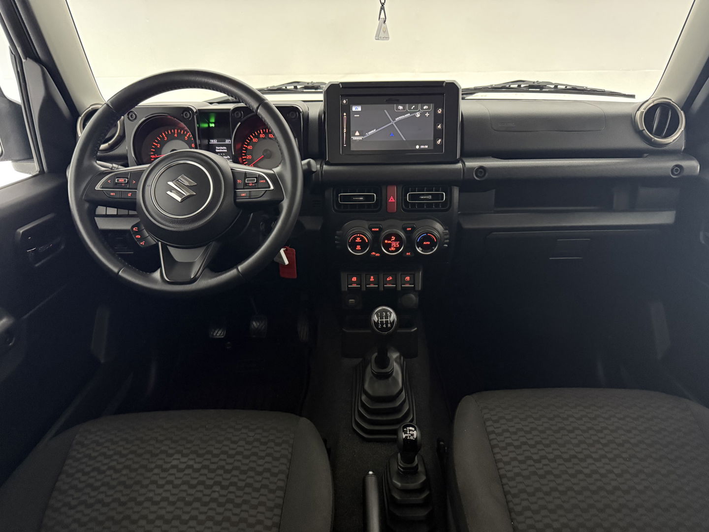 Suzuki Jimny 1.5 Style | 4x4 | AWD | 4 Persoons | Bullbar | Cruise | Navigatie | Stoelverw. | 15"LMV