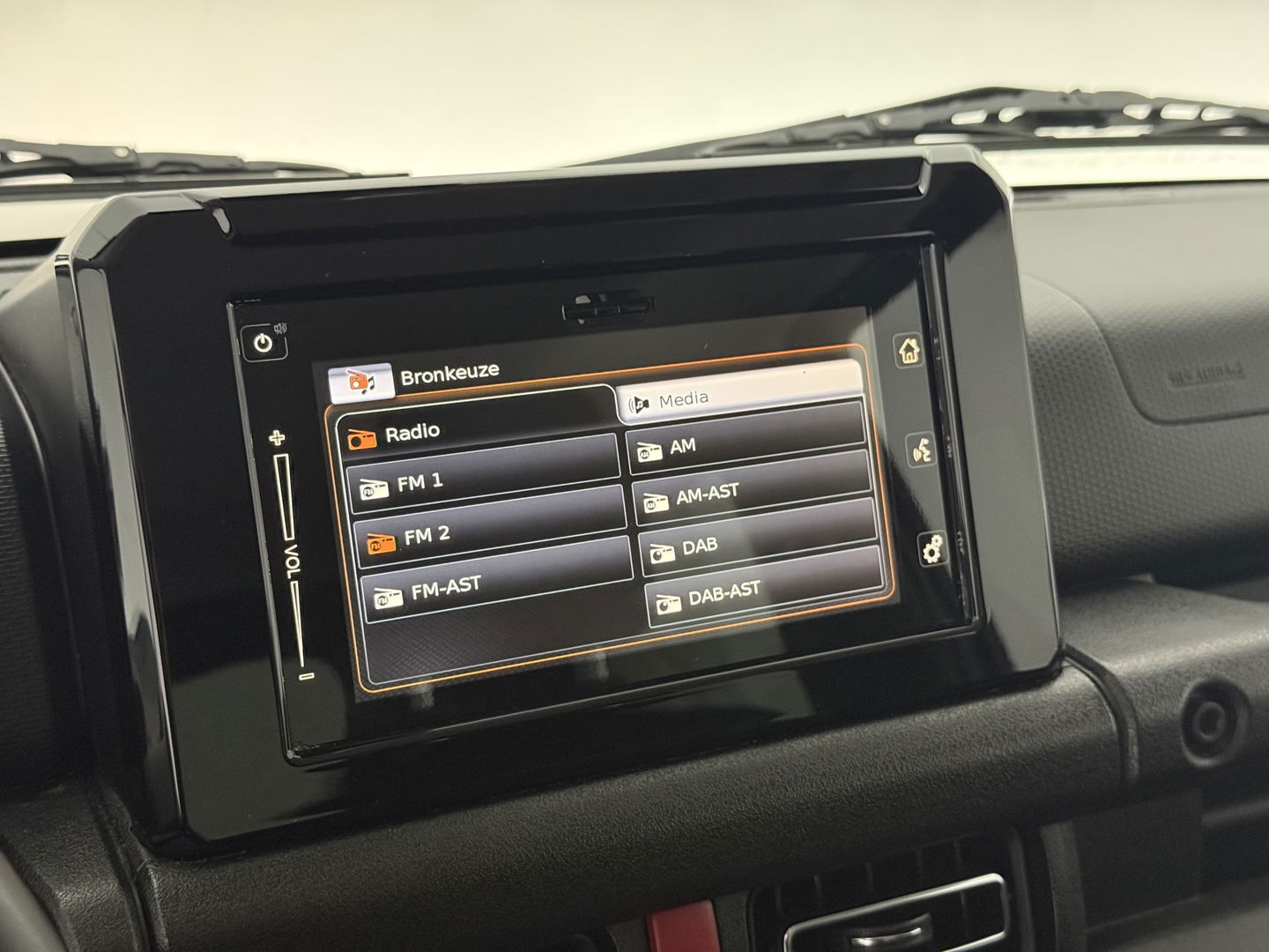 Suzuki Jimny 1.5 Style | 4x4 | AWD | 4 Persoons | Bullbar | Cruise | Navigatie | Stoelverw. | 15"LMV