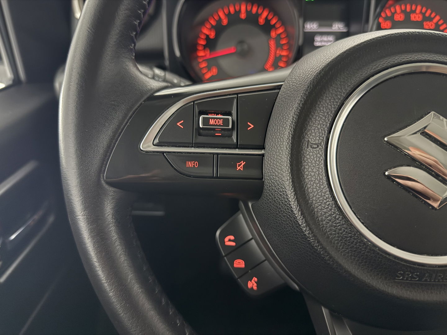 Suzuki Jimny 1.5 Style | 4x4 | AWD | 4 Persoons | Bullbar | Cruise | Navigatie | Stoelverw. | 15"LMV