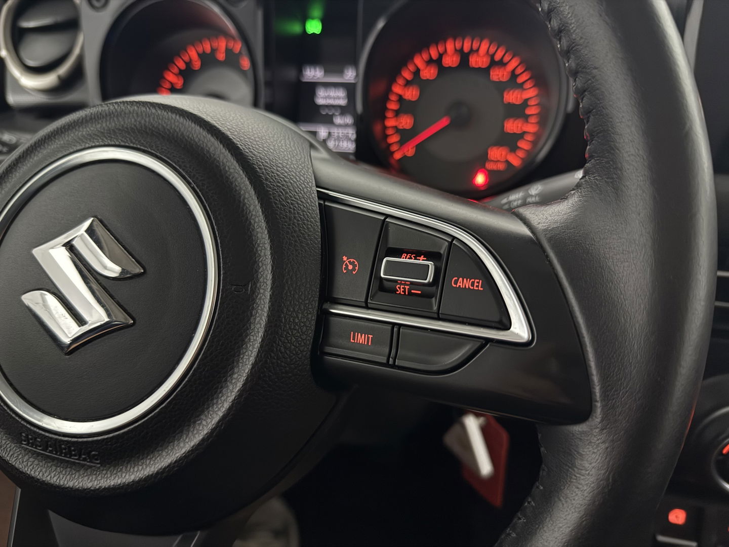 Suzuki Jimny 1.5 Style | 4x4 | AWD | 4 Persoons | Bullbar | Cruise | Navigatie | Stoelverw. | 15"LMV