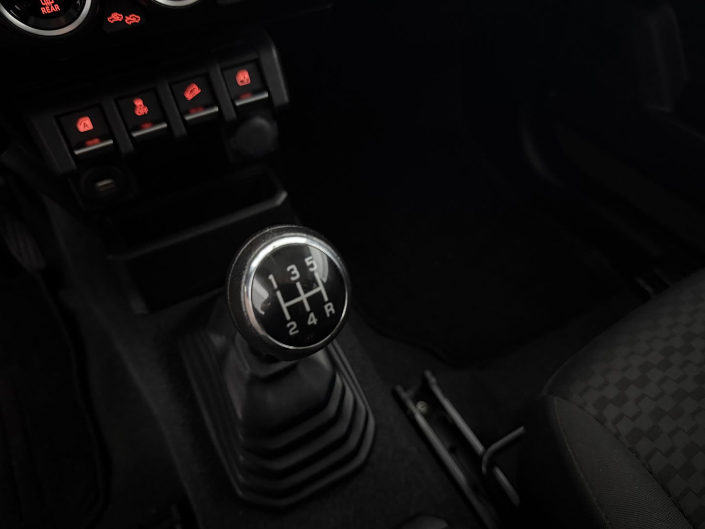 Suzuki Jimny 1.5 Style | 4x4 | AWD | 4 Persoons | Bullbar | Cruise | Navigatie | Stoelverw. | 15"LMV