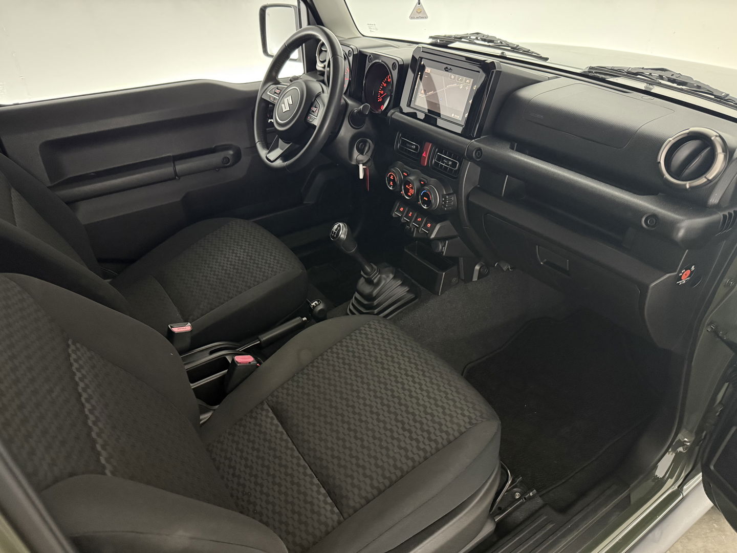 Suzuki Jimny 1.5 Style | 4x4 | AWD | 4 Persoons | Bullbar | Cruise | Navigatie | Stoelverw. | 15"LMV