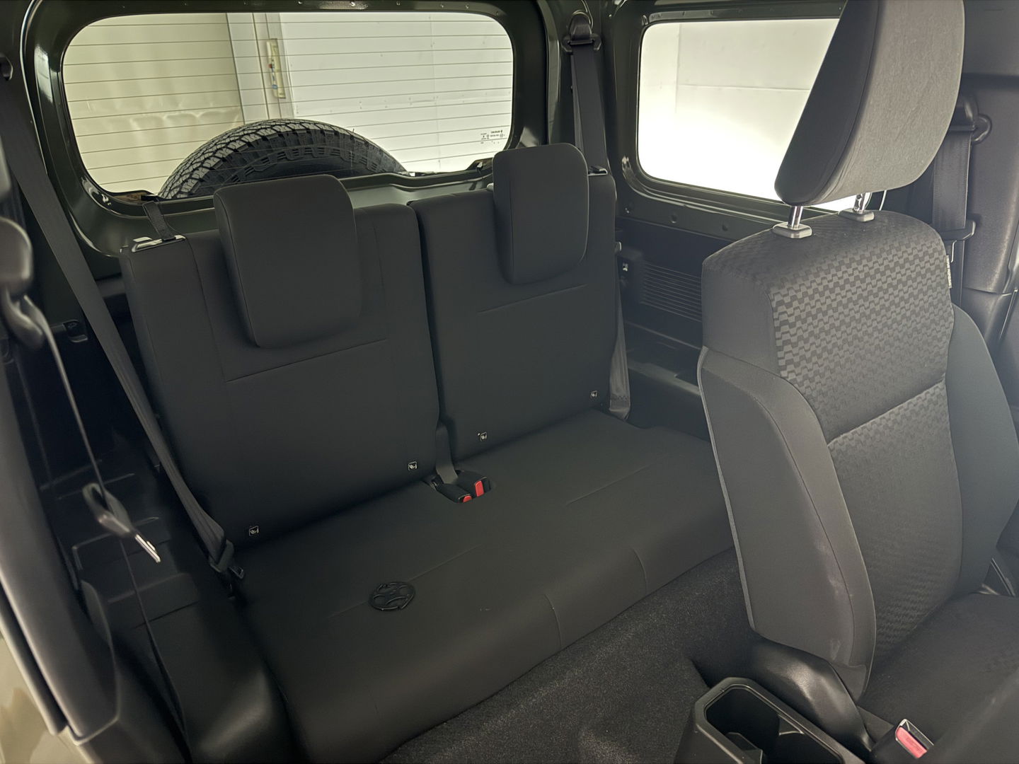 Suzuki Jimny 1.5 Style | 4x4 | AWD | 4 Persoons | Bullbar | Cruise | Navigatie | Stoelverw. | 15"LMV