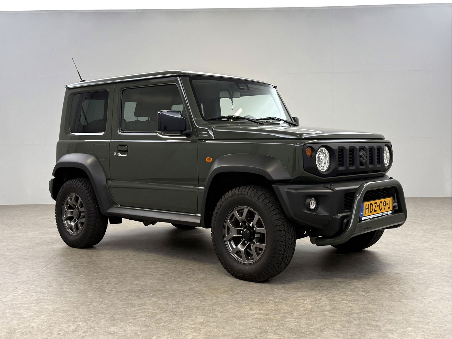 Suzuki Jimny 1.5 Style | 4x4 | AWD | 4 Persoons | Bullbar | Cruise | Navigatie | Stoelverw. | 15"LMV
