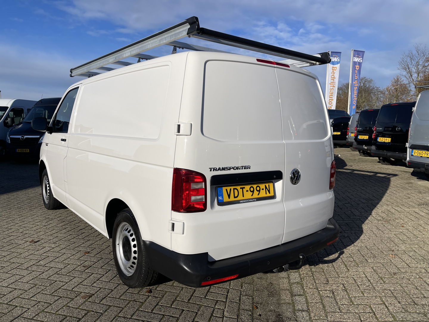 Volkswagen Transporter 2.0 TDI 102pk L1H1 Comfortline / vaste prijs rijklaar € 16.950 ex btw / lease vanaf € / euro 6 / bpm vrij / ingerichte laadruimte / imperial / bijrijdersbank / trekhaak / airco / cruise !