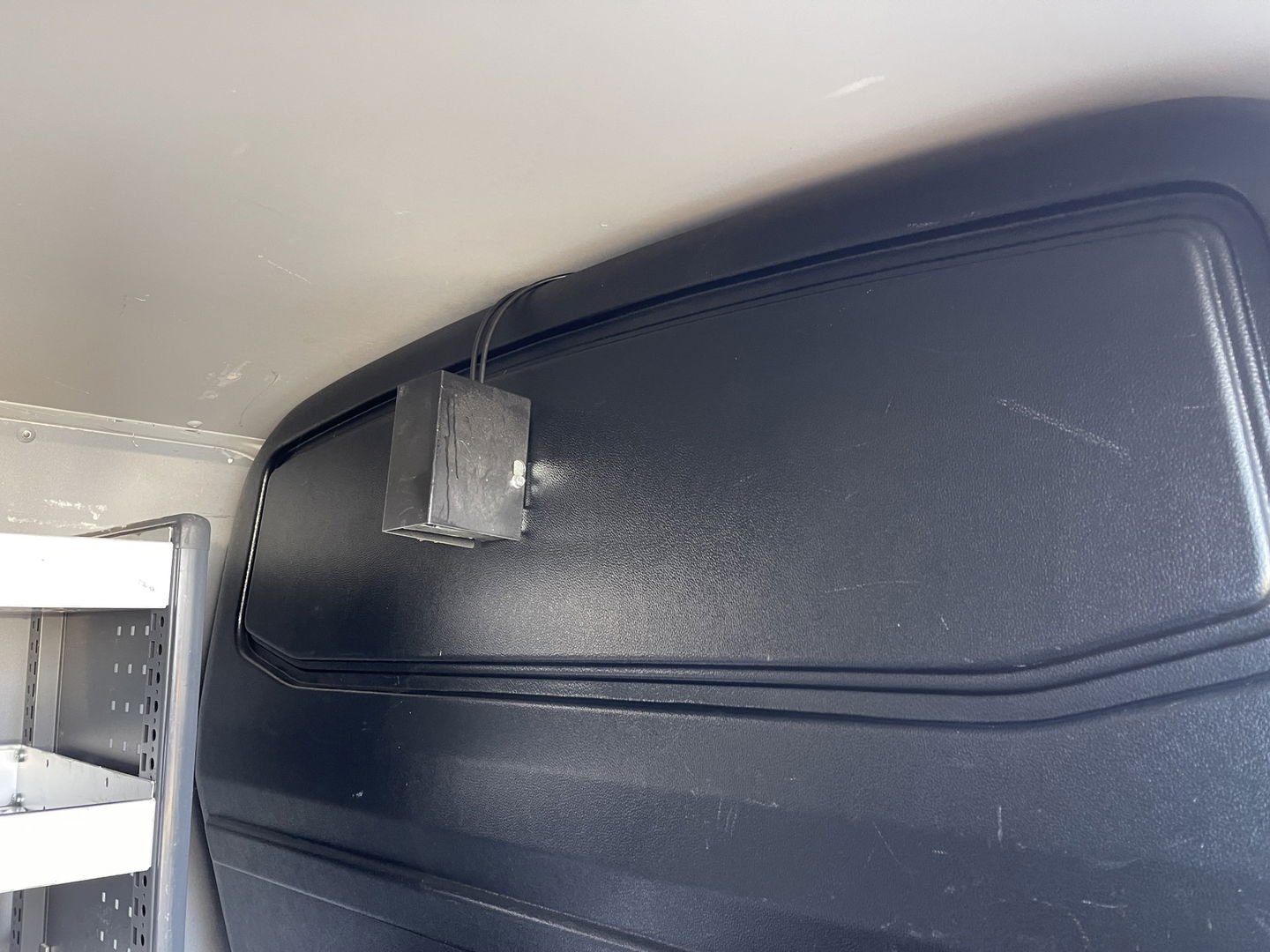 Volkswagen Transporter 2.0 TDI 102pk L1H1 Comfortline / vaste prijs rijklaar € 16.950 ex btw / lease vanaf € / euro 6 / bpm vrij / ingerichte laadruimte / imperial / bijrijdersbank / trekhaak / airco / cruise !