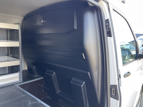 Volkswagen Transporter 2.0 TDI 102pk L1H1 Comfortline / vaste prijs rijklaar € 16.950 ex btw / lease vanaf € / euro 6 / bpm vrij / ingerichte laadruimte / imperial / bijrijdersbank / trekhaak / airco / cruise !