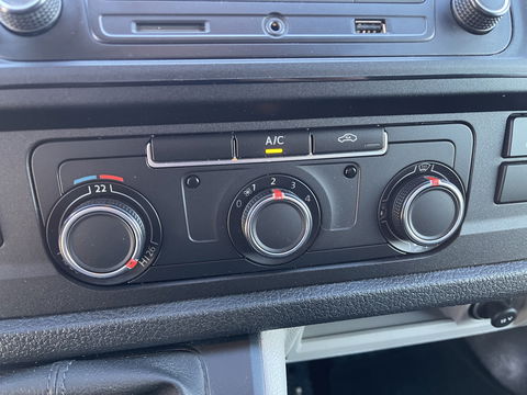 Volkswagen Transporter 2.0 TDI 102pk L1H1 Comfortline / vaste prijs rijklaar € 16.950 ex btw / lease vanaf € / euro 6 / bpm vrij / ingerichte laadruimte / imperial / bijrijdersbank / trekhaak / airco / cruise !