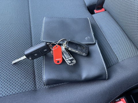 Volkswagen Transporter 2.0 TDI 102pk L1H1 Comfortline / vaste prijs rijklaar € 16.950 ex btw / lease vanaf € / euro 6 / bpm vrij / ingerichte laadruimte / imperial / bijrijdersbank / trekhaak / airco / cruise !