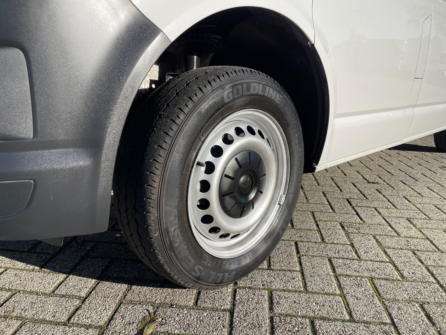 Volkswagen Transporter 2.0 TDI 102pk L1H1 Comfortline / vaste prijs rijklaar € 16.950 ex btw / lease vanaf € / euro 6 / bpm vrij / ingerichte laadruimte / imperial / bijrijdersbank / trekhaak / airco / cruise !