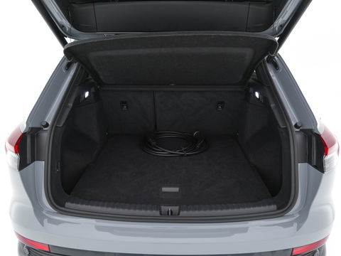 Audi Q4 e-tron 40 Launch edition S Competition 77 kWh [ 3-Fase ] {SOH-90%} (INCL.BTW) *HEAT-PUMP | PANO | HEAD-UP | LEATHER-FABRIC | MATRIX-LED | SONOS-SOUND | ADAPTIVE-CRUISE | HEATED-SPORTSEATS | AMBIENT-LIGHT | DIGI-COCKPIT | CAMERA | KEYLESS | DAB+ | NAVI-FULLMA