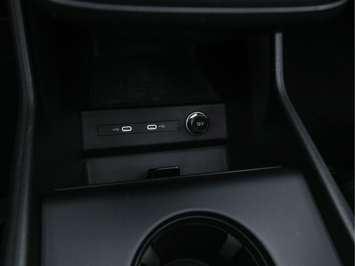 Audi Q4 e-tron 40 Launch edition S Competition 77 kWh [ 3-Fase ] {SOH-90%} (INCL.BTW) *HEAT-PUMP | PANO | HEAD-UP | LEATHER-FABRIC | MATRIX-LED | SONOS-SOUND | ADAPTIVE-CRUISE | HEATED-SPORTSEATS | AMBIENT-LIGHT | DIGI-COCKPIT | CAMERA | KEYLESS | DAB+ | NAVI-FULLMA