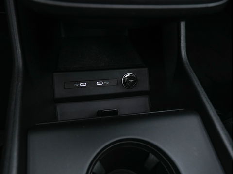 Audi Q4 e-tron 40 Launch edition S Competition 77 kWh [ 3-Fase ] {SOH-90%} (INCL.BTW) *HEAT-PUMP | PANO | HEAD-UP | LEATHER-FABRIC | MATRIX-LED | SONOS-SOUND | ADAPTIVE-CRUISE | HEATED-SPORTSEATS | AMBIENT-LIGHT | DIGI-COCKPIT | CAMERA | KEYLESS | DAB+ | NAVI-FULLMA