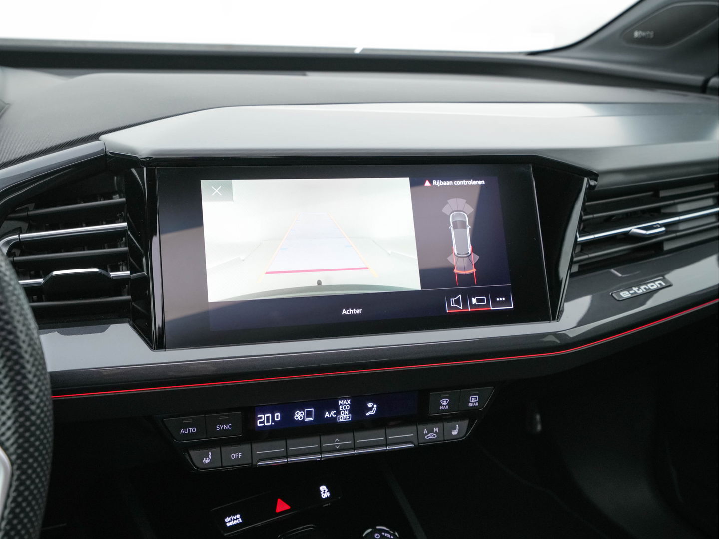 Audi Q4 e-tron 40 Launch edition S Competition 77 kWh [ 3-Fase ] {SOH-90%} (INCL.BTW) *HEAT-PUMP | PANO | HEAD-UP | LEATHER-FABRIC | MATRIX-LED | SONOS-SOUND | ADAPTIVE-CRUISE | HEATED-SPORTSEATS | AMBIENT-LIGHT | DIGI-COCKPIT | CAMERA | KEYLESS | DAB+ | NAVI-FULLMA