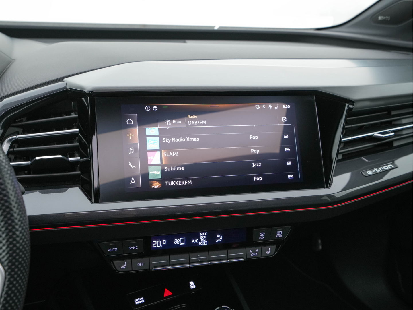 Audi Q4 e-tron 40 Launch edition S Competition 77 kWh [ 3-Fase ] {SOH-90%} (INCL.BTW) *HEAT-PUMP | PANO | HEAD-UP | LEATHER-FABRIC | MATRIX-LED | SONOS-SOUND | ADAPTIVE-CRUISE | HEATED-SPORTSEATS | AMBIENT-LIGHT | DIGI-COCKPIT | CAMERA | KEYLESS | DAB+ | NAVI-FULLMA