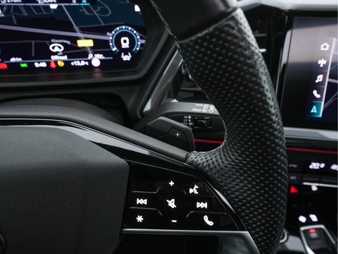 Audi Q4 e-tron 40 Launch edition S Competition 77 kWh [ 3-Fase ] {SOH-90%} (INCL.BTW) *HEAT-PUMP | PANO | HEAD-UP | LEATHER-FABRIC | MATRIX-LED | SONOS-SOUND | ADAPTIVE-CRUISE | HEATED-SPORTSEATS | AMBIENT-LIGHT | DIGI-COCKPIT | CAMERA | KEYLESS | DAB+ | NAVI-FULLMA