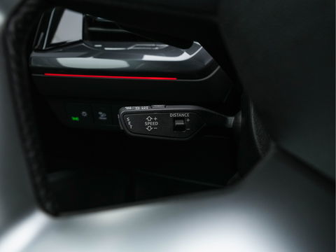 Audi Q4 e-tron 40 Launch edition S Competition 77 kWh [ 3-Fase ] {SOH-90%} (INCL.BTW) *HEAT-PUMP | PANO | HEAD-UP | LEATHER-FABRIC | MATRIX-LED | SONOS-SOUND | ADAPTIVE-CRUISE | HEATED-SPORTSEATS | AMBIENT-LIGHT | DIGI-COCKPIT | CAMERA | KEYLESS | DAB+ | NAVI-FULLMA