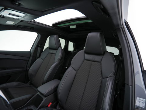 Audi Q4 e-tron 40 Launch edition S Competition 77 kWh [ 3-Fase ] {SOH-90%} (INCL.BTW) *HEAT-PUMP | PANO | HEAD-UP | LEATHER-FABRIC | MATRIX-LED | SONOS-SOUND | ADAPTIVE-CRUISE | HEATED-SPORTSEATS | AMBIENT-LIGHT | DIGI-COCKPIT | CAMERA | KEYLESS | DAB+ | NAVI-FULLMA