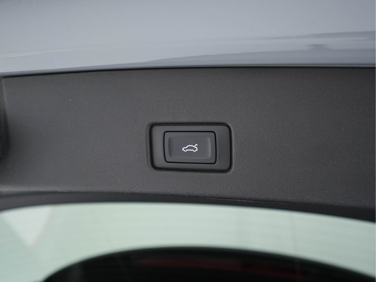 Audi Q4 e-tron 40 Launch edition S Competition 77 kWh [ 3-Fase ] {SOH-90%} (INCL.BTW) *HEAT-PUMP | PANO | HEAD-UP | LEATHER-FABRIC | MATRIX-LED | SONOS-SOUND | ADAPTIVE-CRUISE | HEATED-SPORTSEATS | AMBIENT-LIGHT | DIGI-COCKPIT | CAMERA | KEYLESS | DAB+ | NAVI-FULLMA