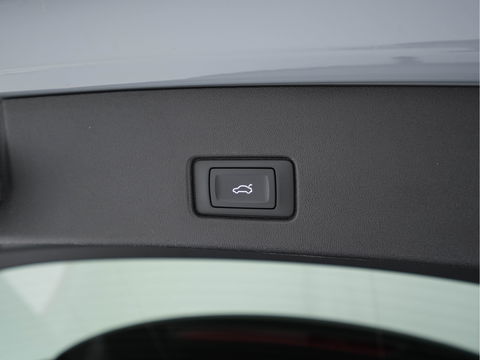 Audi Q4 e-tron 40 Launch edition S Competition 77 kWh [ 3-Fase ] {SOH-90%} (INCL.BTW) *HEAT-PUMP | PANO | HEAD-UP | LEATHER-FABRIC | MATRIX-LED | SONOS-SOUND | ADAPTIVE-CRUISE | HEATED-SPORTSEATS | AMBIENT-LIGHT | DIGI-COCKPIT | CAMERA | KEYLESS | DAB+ | NAVI-FULLMA