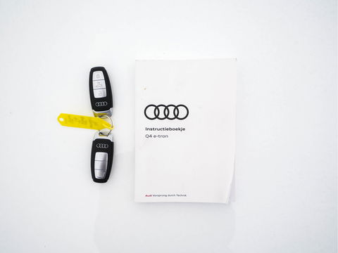 Audi Q4 e-tron 40 Launch edition S Competition 77 kWh [ 3-Fase ] {SOH-90%} (INCL.BTW) *HEAT-PUMP | PANO | HEAD-UP | LEATHER-FABRIC | MATRIX-LED | SONOS-SOUND | ADAPTIVE-CRUISE | HEATED-SPORTSEATS | AMBIENT-LIGHT | DIGI-COCKPIT | CAMERA | KEYLESS | DAB+ | NAVI-FULLMA