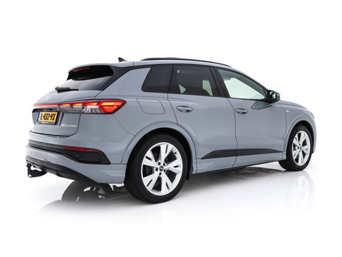Audi Q4 e-tron 40 Launch edition S Competition 77 kWh [ 3-Fase ] {SOH-90%} (INCL.BTW) *HEAT-PUMP | PANO | HEAD-UP | LEATHER-FABRIC | MATRIX-LED | SONOS-SOUND | ADAPTIVE-CRUISE | HEATED-SPORTSEATS | AMBIENT-LIGHT | DIGI-COCKPIT | CAMERA | KEYLESS | DAB+ | NAVI-FULLMA