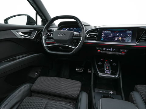 Audi Q4 e-tron 40 Launch edition S Competition 77 kWh [ 3-Fase ] {SOH-90%} (INCL.BTW) *HEAT-PUMP | PANO | HEAD-UP | LEATHER-FABRIC | MATRIX-LED | SONOS-SOUND | ADAPTIVE-CRUISE | HEATED-SPORTSEATS | AMBIENT-LIGHT | DIGI-COCKPIT | CAMERA | KEYLESS | DAB+ | NAVI-FULLMA