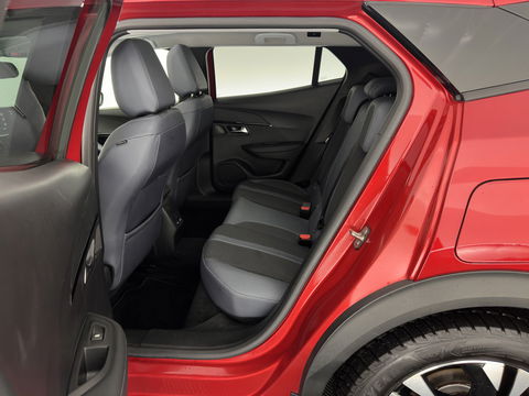 Peugeot e-2008 EV Allure 50 kWh [ 3-Fase ] {SOH-84%} (INCL.BTW) *PANO | LEATHER-FABRIC | FULL-LED | SPORT-SEATS | DIGI-COCKPIT | CAMERA | KEYLESS | PRIVACY-GLASS | NAVI-FULLMAP | ECC | PDC | CRUISE | 17''ALU*