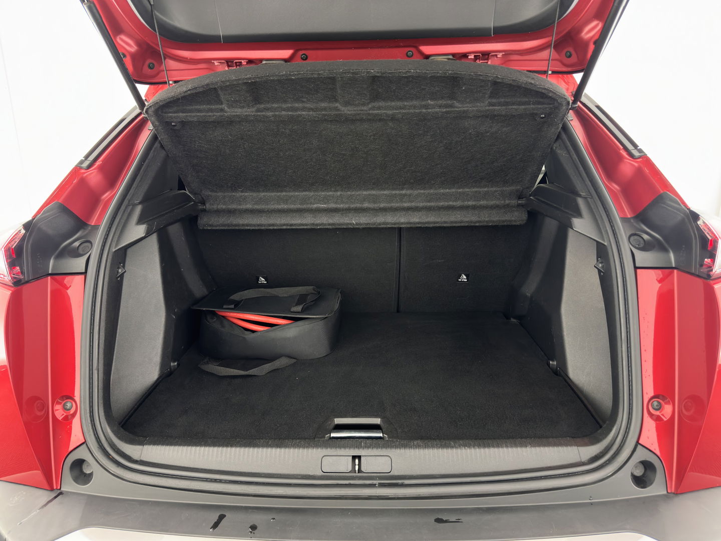 Peugeot e-2008 EV Allure 50 kWh [ 3-Fase ] {SOH-84%} (INCL.BTW) *PANO | LEATHER-FABRIC | FULL-LED | SPORT-SEATS | DIGI-COCKPIT | CAMERA | KEYLESS | PRIVACY-GLASS | NAVI-FULLMAP | ECC | PDC | CRUISE | 17''ALU*