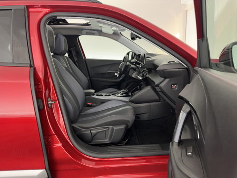 Peugeot e-2008 EV Allure 50 kWh [ 3-Fase ] {SOH-84%} (INCL.BTW) *PANO | LEATHER-FABRIC | FULL-LED | SPORT-SEATS | DIGI-COCKPIT | CAMERA | KEYLESS | PRIVACY-GLASS | NAVI-FULLMAP | ECC | PDC | CRUISE | 17''ALU*