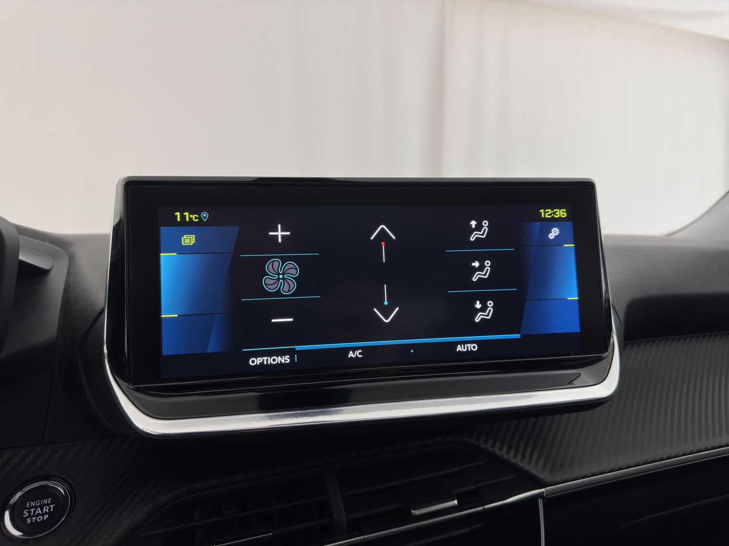 Peugeot e-2008 EV Allure 50 kWh [ 3-Fase ] {SOH-84%} (INCL-BTW) *PANO | LEATHER-FABRIC | FULL-LED | SPORT-SEATS | DIGI-COCKPIT | CAMERA | KEYLESS | PRIVACY-GLASS | DAB+ | NAVI-FULLMAP | ECC | CARPLAY | LANE-ASSIST | PDC | CRUISE | 17''ALU*