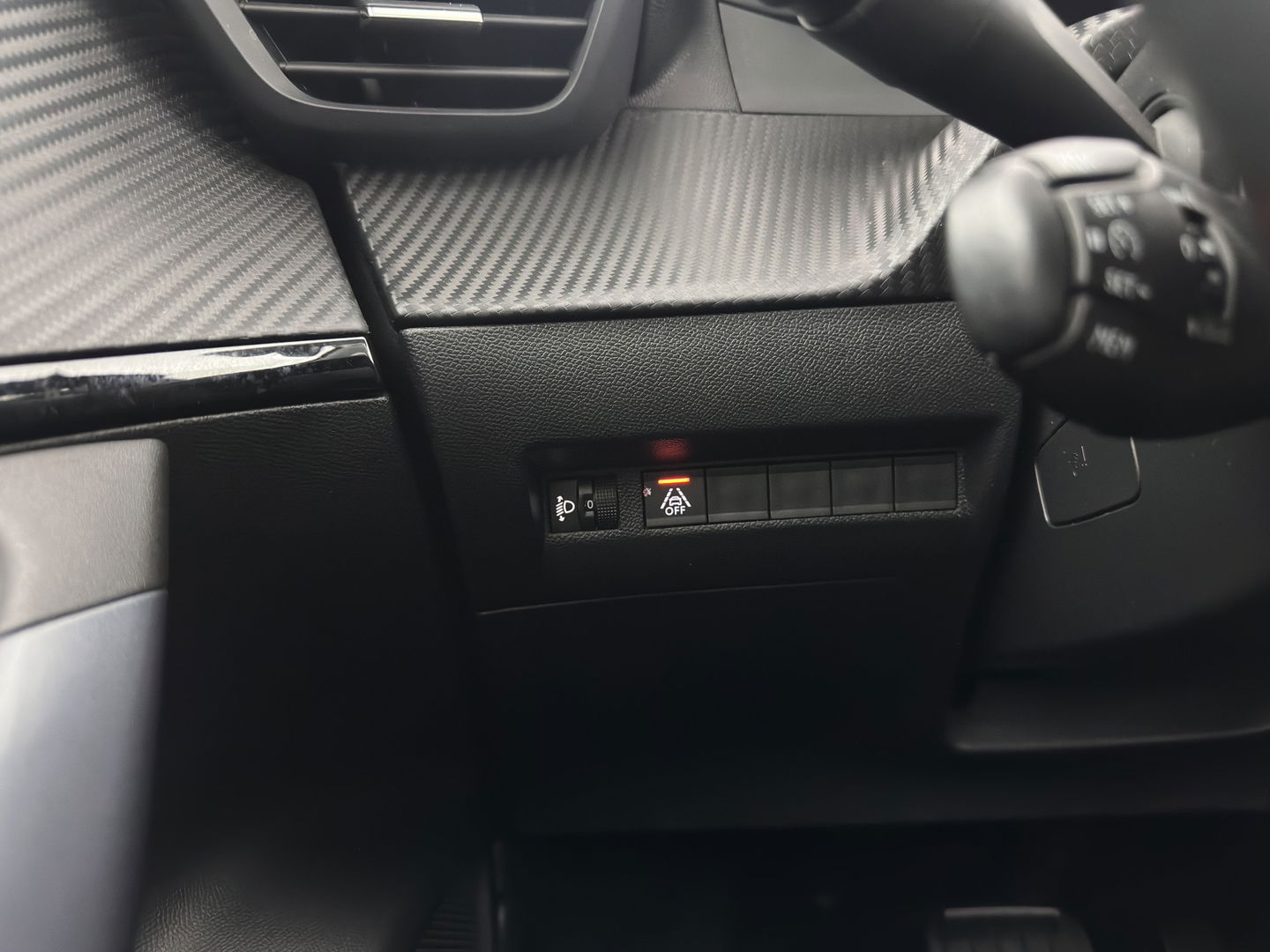 Peugeot e-2008 EV Allure 50 kWh [ 3-Fase ] {SOH-84%} (INCL-BTW) *PANO | LEATHER-FABRIC | FULL-LED | SPORT-SEATS | DIGI-COCKPIT | CAMERA | KEYLESS | PRIVACY-GLASS | DAB+ | NAVI-FULLMAP | ECC | CARPLAY | LANE-ASSIST | PDC | CRUISE | 17''ALU*