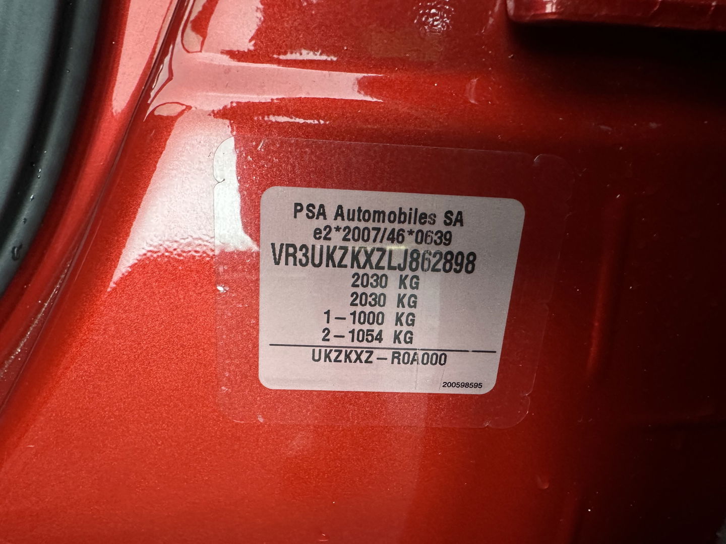 Peugeot e-2008 EV Allure 50 kWh [ 3-Fase ] {SOH-84%} (INCL.BTW) *PANO | LEATHER-FABRIC | FULL-LED | SPORT-SEATS | DIGI-COCKPIT | CAMERA | KEYLESS | PRIVACY-GLASS | NAVI-FULLMAP | ECC | PDC | CRUISE | 17''ALU*