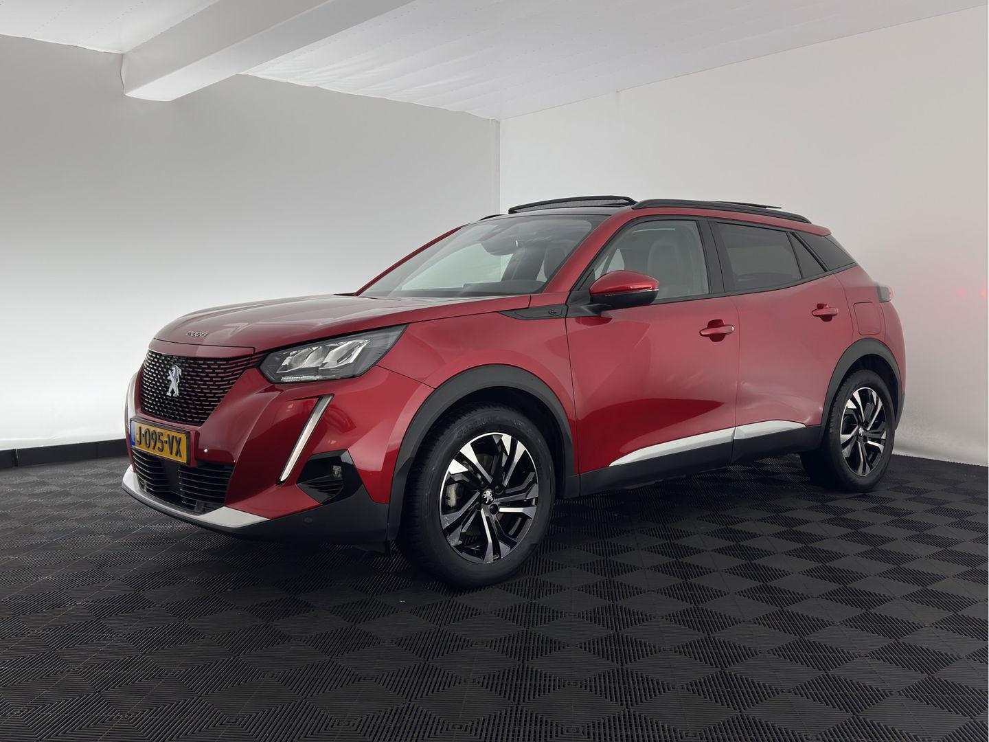 Peugeot e-2008 EV Allure 50 kWh [ 3-Fase ] {SOH-84%} (INCL.BTW) *PANO | LEATHER-FABRIC | FULL-LED | SPORT-SEATS | DIGI-COCKPIT | CAMERA | KEYLESS | PRIVACY-GLASS | NAVI-FULLMAP | ECC | PDC | CRUISE | 17''ALU*