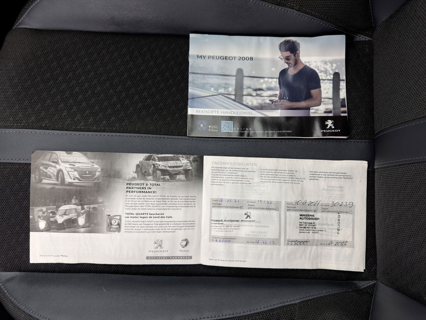 Peugeot e-2008 EV Allure 50 kWh [ 3-Fase ] {SOH-84%} (INCL.BTW) *PANO | LEATHER-FABRIC | FULL-LED | SPORT-SEATS | DIGI-COCKPIT | CAMERA | KEYLESS | PRIVACY-GLASS | NAVI-FULLMAP | ECC | PDC | CRUISE | 17''ALU*