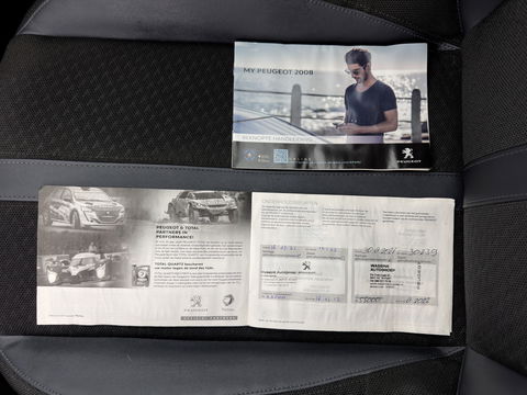 Peugeot e-2008 EV Allure 50 kWh [ 3-Fase ] {SOH-84%} (INCL.BTW) *PANO | LEATHER-FABRIC | FULL-LED | SPORT-SEATS | DIGI-COCKPIT | CAMERA | KEYLESS | PRIVACY-GLASS | NAVI-FULLMAP | ECC | PDC | CRUISE | 17''ALU*