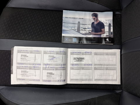 Peugeot e-2008 EV Allure 50 kWh [ 3-Fase ] {SOH-84%} (INCL.BTW) *PANO | LEATHER-FABRIC | FULL-LED | SPORT-SEATS | DIGI-COCKPIT | CAMERA | KEYLESS | PRIVACY-GLASS | NAVI-FULLMAP | ECC | PDC | CRUISE | 17''ALU*